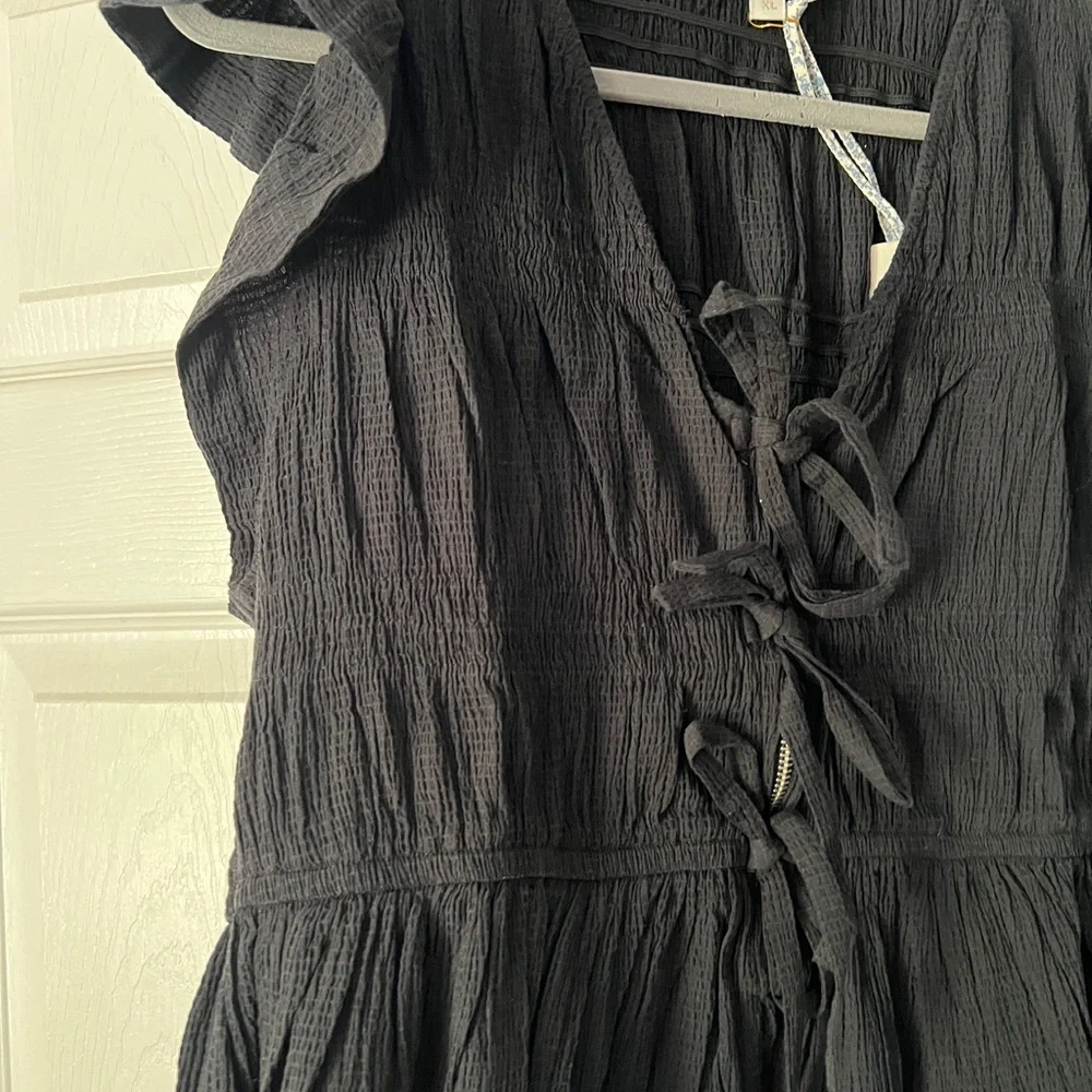 Chic Black Tie-Front Blouse - Picture 2 of 12